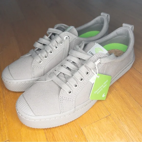 Cariuma Gray Canvas Low-Top Sneakers with White Laces and Green Accents Cariuma | Shoes | Cariuma Oca Low Canvas Sneakers Mystic  main image 2